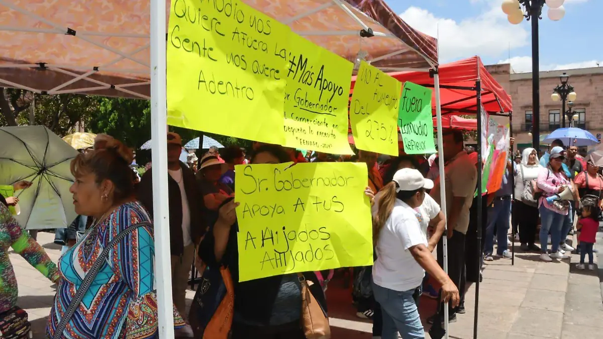 Manifestación de comerciantes en Plaza de Armas